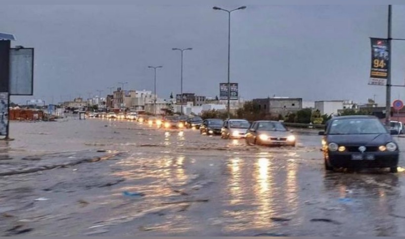 أريانة.. فرق العمل الميدانية تواصل جهودها في شفط مياه الأمطار من المنازل والمؤسسات التربوية وفتح الطرقات